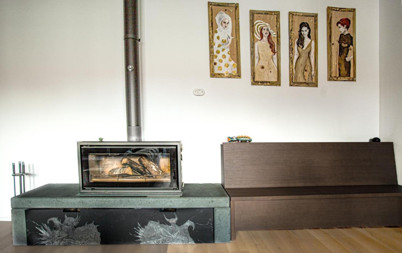 Contemporary Apartment With Fireplace & Terrace Банска бистрица Екстериор снимка